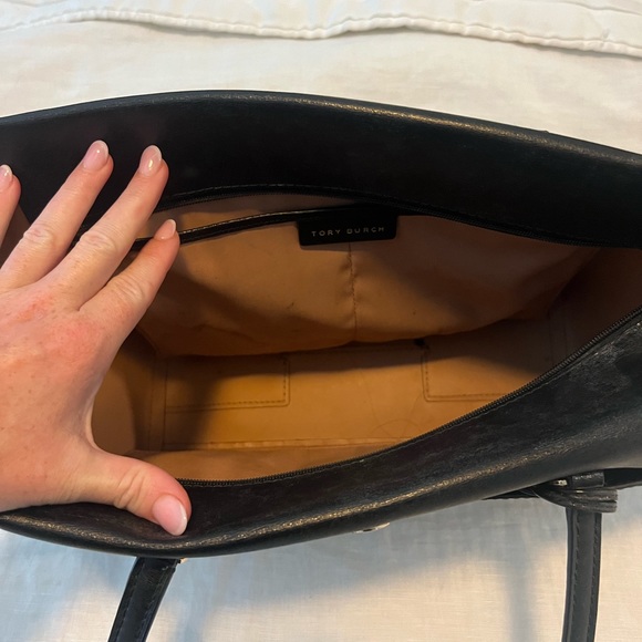 Authentic Tory Burch Emerson Large Tote - Picture 2 of 4